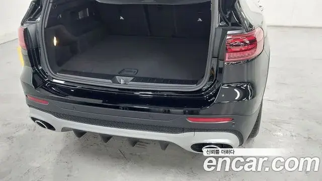 Mercedes-Benz GLB-Class 2025 — Photo 11/18
