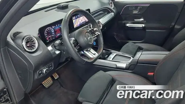 Mercedes-Benz GLB-Class 2025 — Photo 15/18
