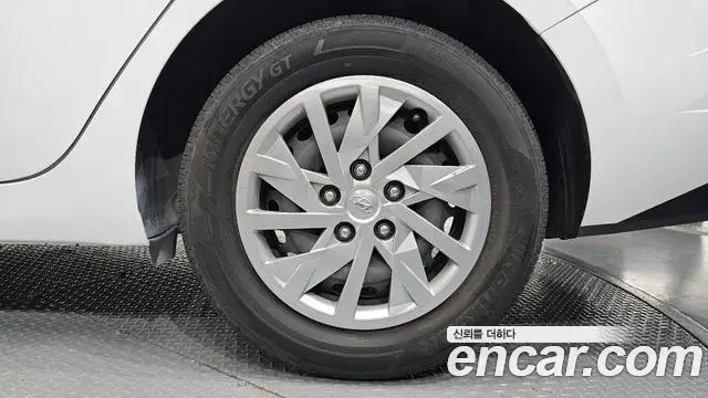 Hyundai The New Avante Hybrid 2021 — Photo 4/30