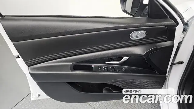 Hyundai The New Avante Hybrid 2021 — Photo 24/30