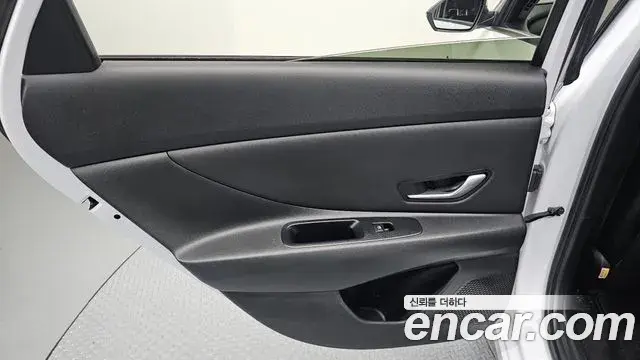 Hyundai The New Avante Hybrid 2021 — Photo 13/30