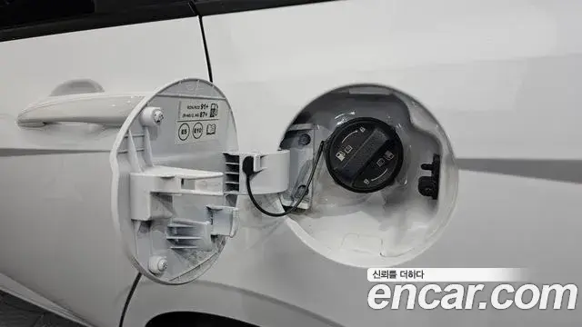 Hyundai The New Avante Hybrid 2021 — Photo 27/30