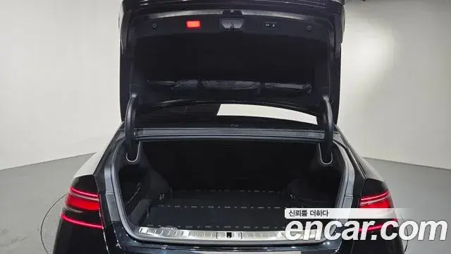 Genesis G90 2025 — Photo 31/40