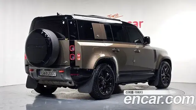 Land Rover Defender 2023 — ფოტო 11/33