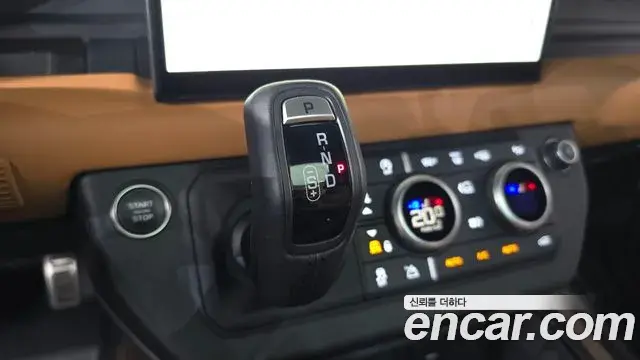 Land Rover Defender 2023 — ფოტო 16/33
