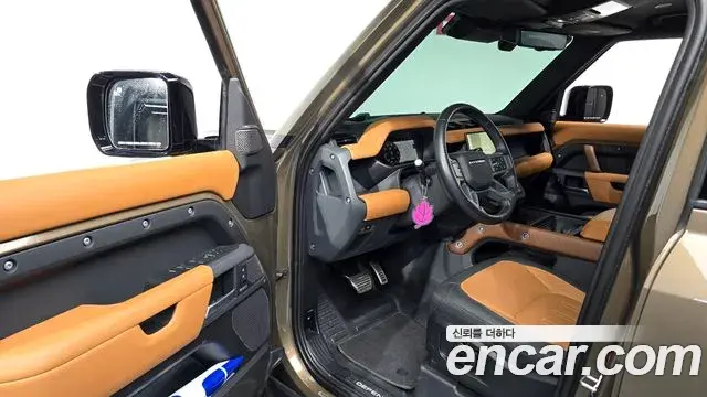 Land Rover Defender 2023 — ფოტო 20/33