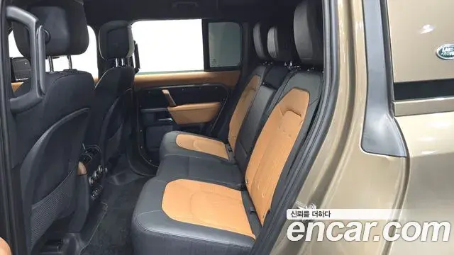 Land Rover Defender 2023 — ფოტო 12/33