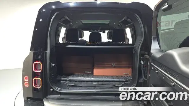 Land Rover Defender 2023 — ფოტო 4/33