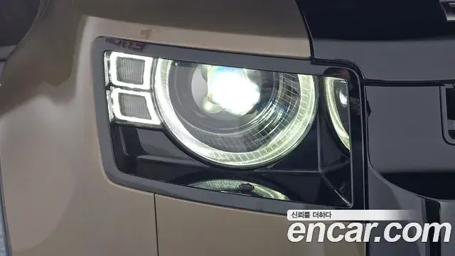 Land Rover Defender 2023 — ფოტო 27/33