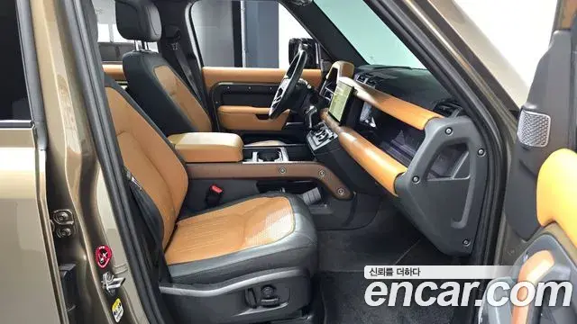 Land Rover Defender 2023 — ფოტო 9/33