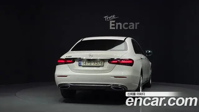 Mercedes-Benz E-Class 2021 — ფოტო 5/20