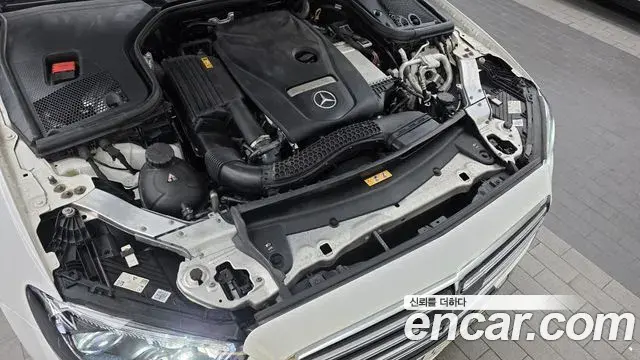Mercedes-Benz E-Class 2021 — ფოტო 8/20