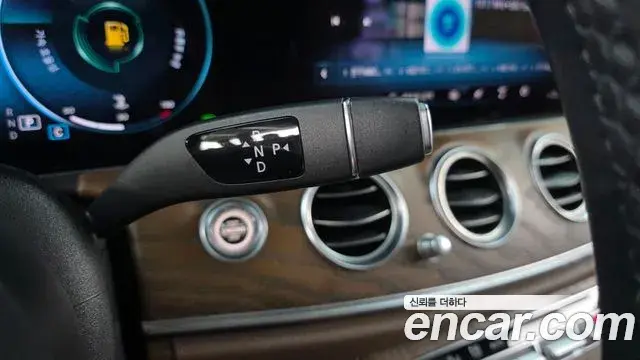 Mercedes-Benz E-Class 2021 — ფოტო 7/20