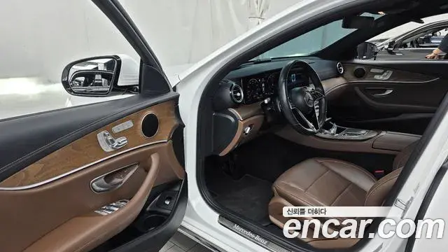 Mercedes-Benz E-Class 2021 — ფოტო 4/20