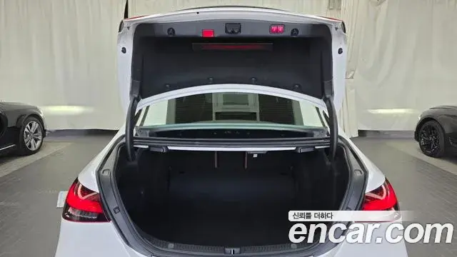Mercedes-Benz E-Class 2021 — ფოტო 12/20
