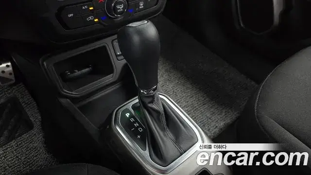 Jeep Renegade 2022 — Фото 9/20