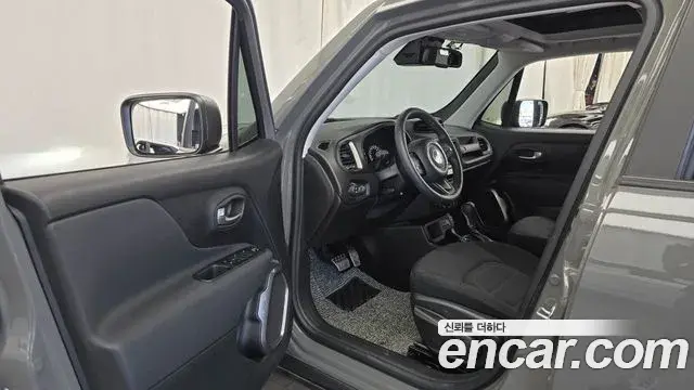 Jeep Renegade 2022 — Фото 10/20