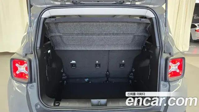 Jeep Renegade 2022 — Фото 20/20