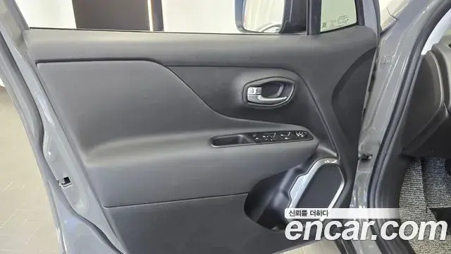 Jeep Renegade 2022 — Şəkil 7/32