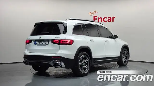 Mercedes-Benz GLB-Class 2023 — Фото 2/20