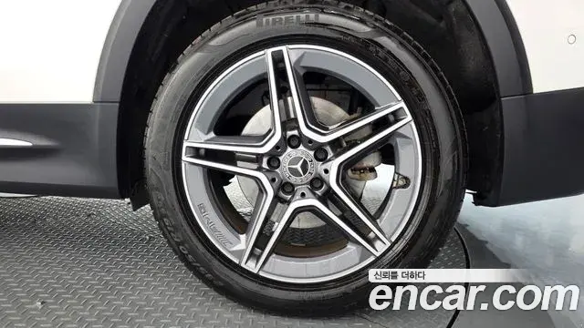 Mercedes-Benz GLB-Class 2023 — ფოტო 17/33