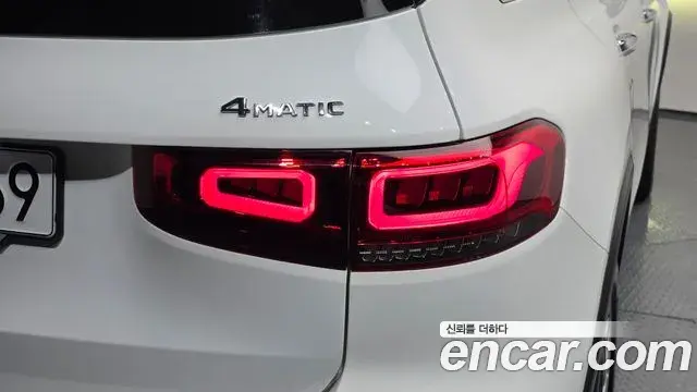 Mercedes-Benz GLB-Class 2023 — ფოტო 28/33
