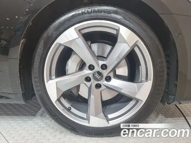 Audi A7 2022 — ფოტო 8/20