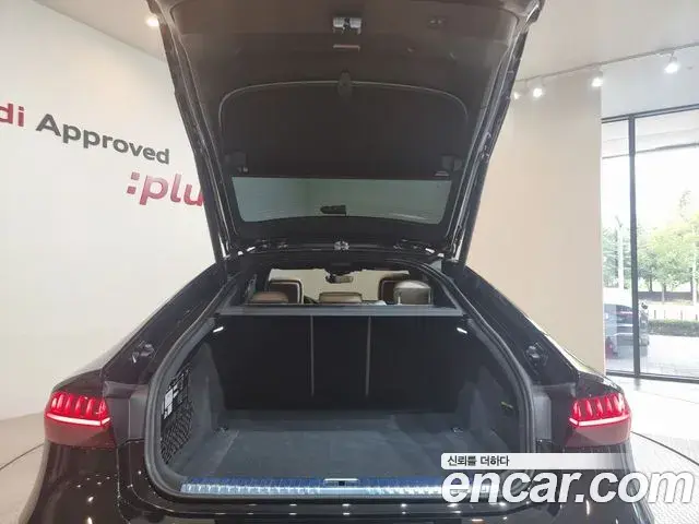 Audi A7 2022 — ფოტო 14/20