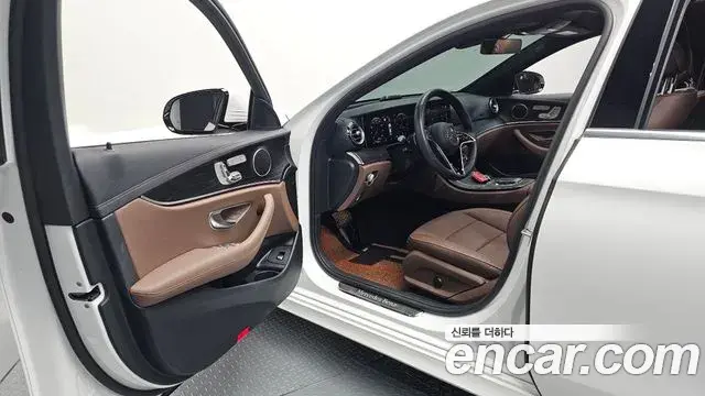 Mercedes-Benz E-Class 2022 — Şəkil 16/20