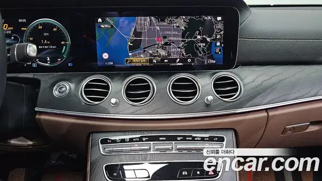 Mercedes-Benz E-Class 2022 — Şəkil 13/20