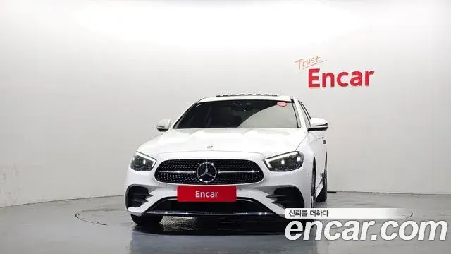 Mercedes-Benz E-Class 2022 — Фото 3/20
