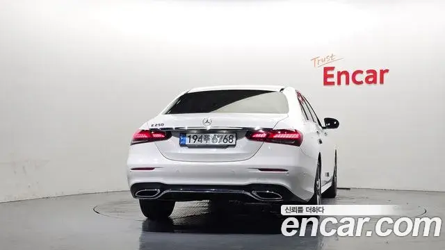 Mercedes-Benz E-Class 2022 — Фото 4/20