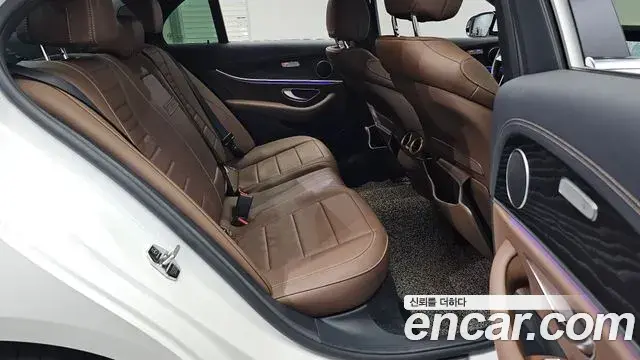 Mercedes-Benz E-Class 2022 — Фото 11/20