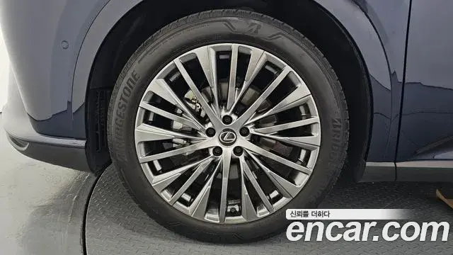 Lexus RX350h 2023 — Photo 41/43