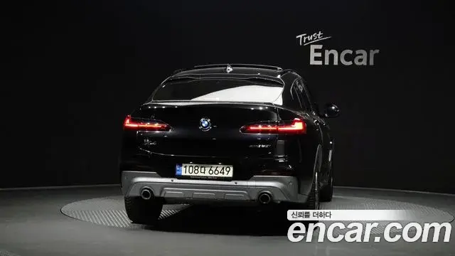 BMW X4 2021 — Şəkil 26/31