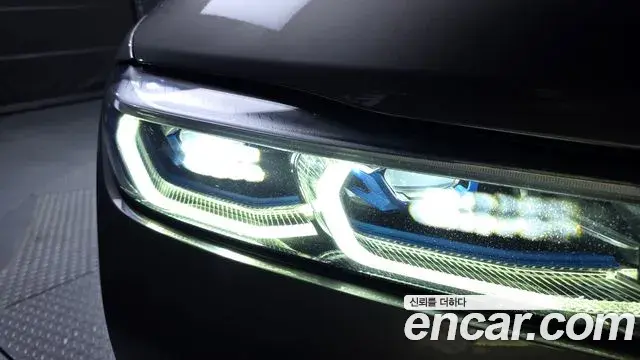BMW 7 Series 2019 — Şəkil 23/35