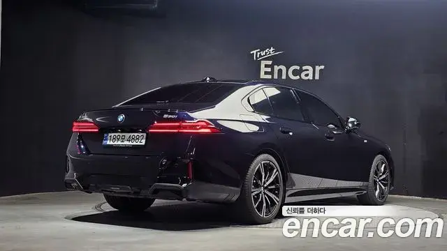 BMW 5 Series 2024 — Şəkil 15/31