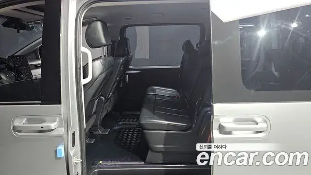 Hyundai Staria 2021 — Фото 12/20