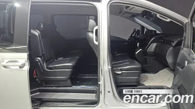 Hyundai Staria 2021 — Photo 16/31