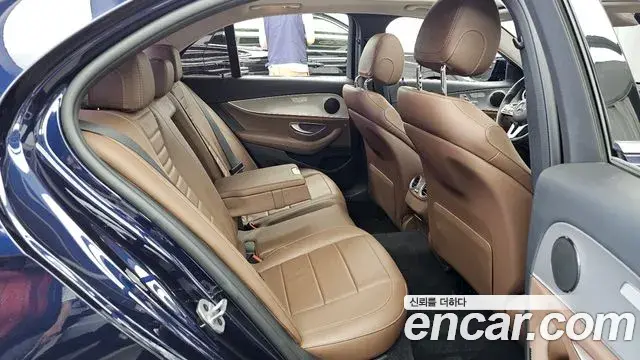 Mercedes-Benz E-Class 2018 — Фото 12/20