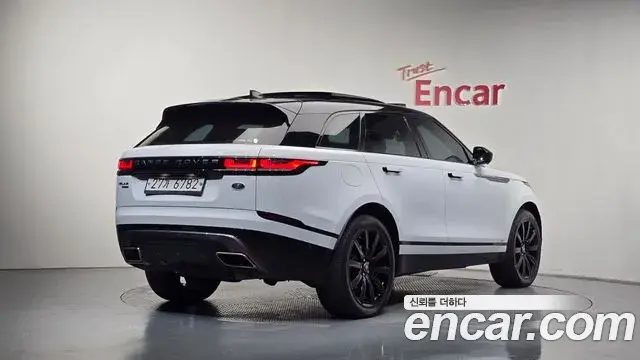 Land Rover Range Rover Velar 2018 — Photo 11/34