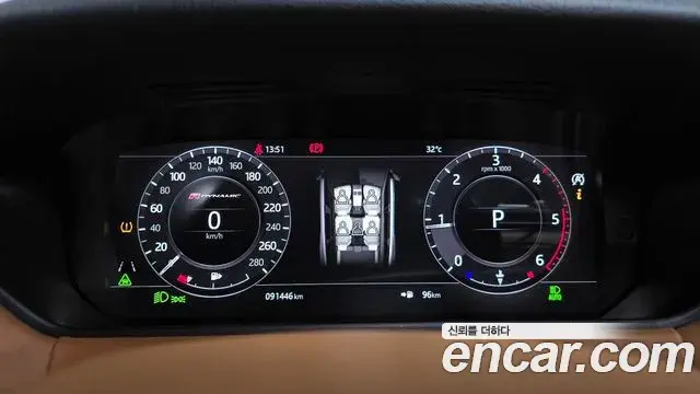 Land Rover Range Rover Velar 2018 — Photo 15/34