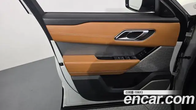 Land Rover Range Rover Velar 2018 — Photo 30/34