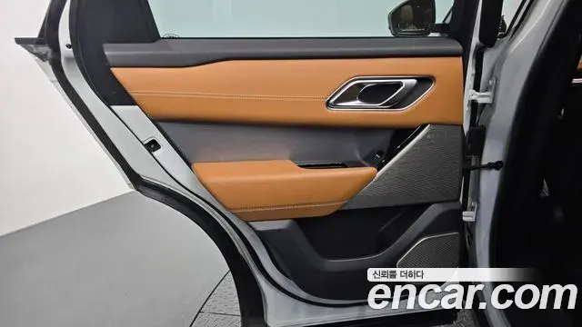 Land Rover Range Rover Velar 2018 — Photo 29/34