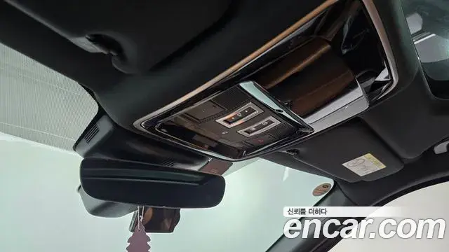 Land Rover Range Rover Velar 2018 — Photo 9/34