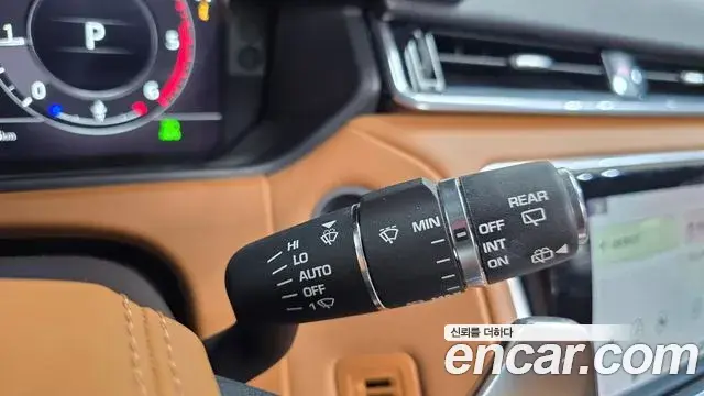 Land Rover Range Rover Velar 2018 — Photo 23/34