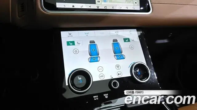 Land Rover Range Rover Velar 2018 — Photo 12/34