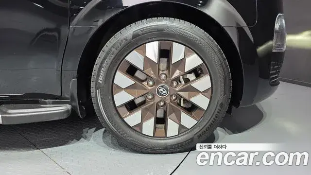 Hyundai Staria 2023 — Şəkil 25/32