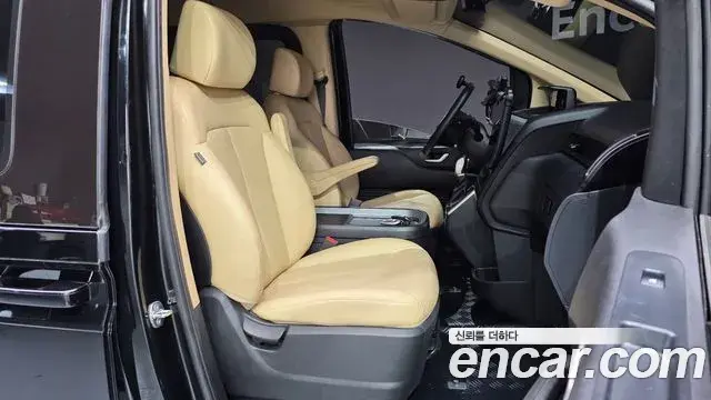 Hyundai Staria 2023 — Şəkil 13/32