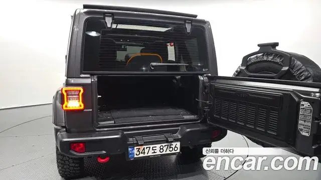 Jeep Wrangler 2022 — ფოტო 23/32